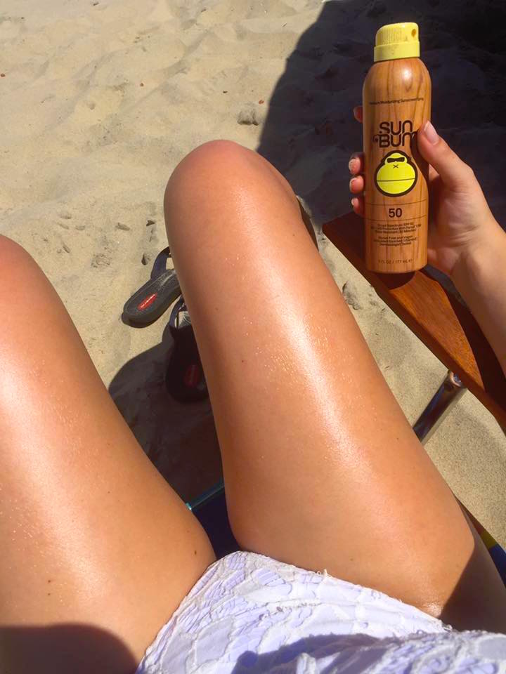 beach-essentials-sun-bum-sunscreen-tan