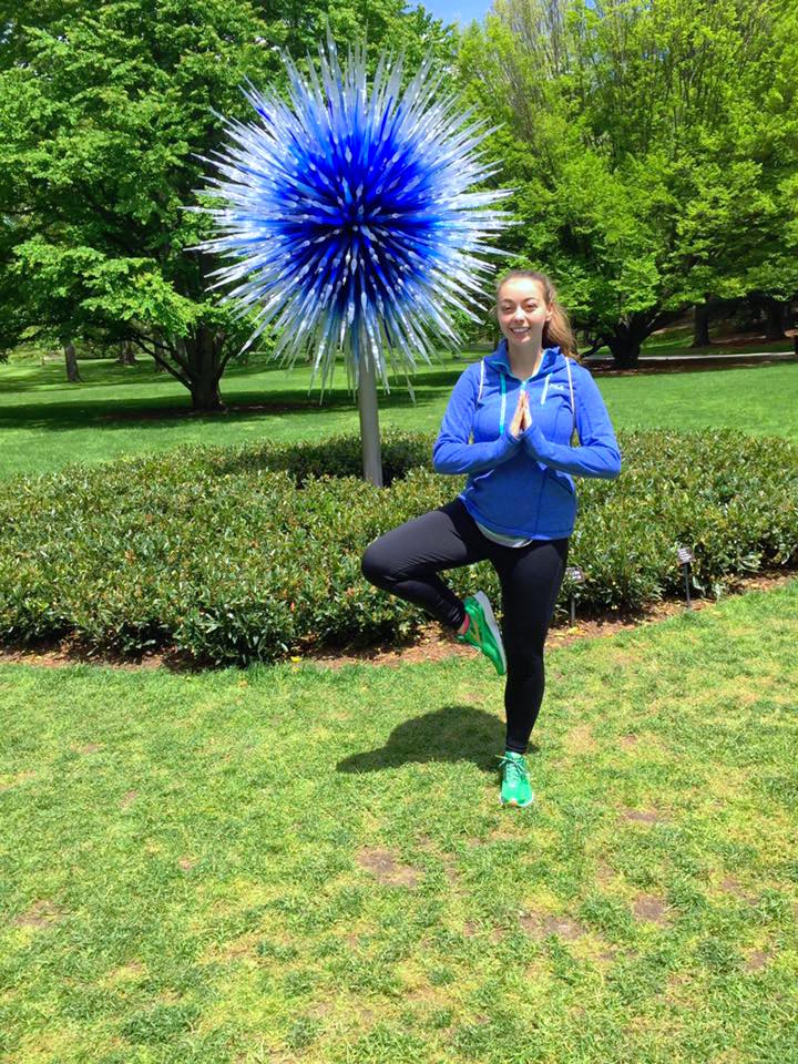 yoga-nybg-chihuly