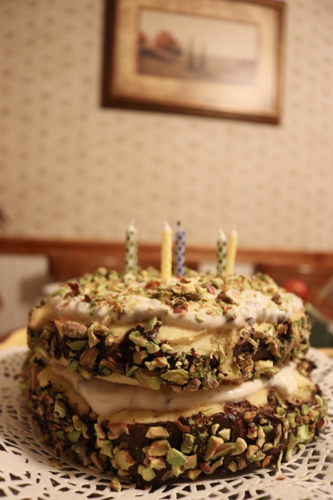 pistachio-cannoli-cream-cake